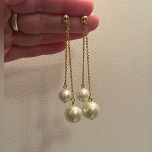 Pearl and chain linear earring
